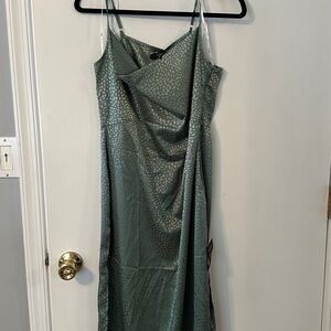 Elegant Green Patterned Dress